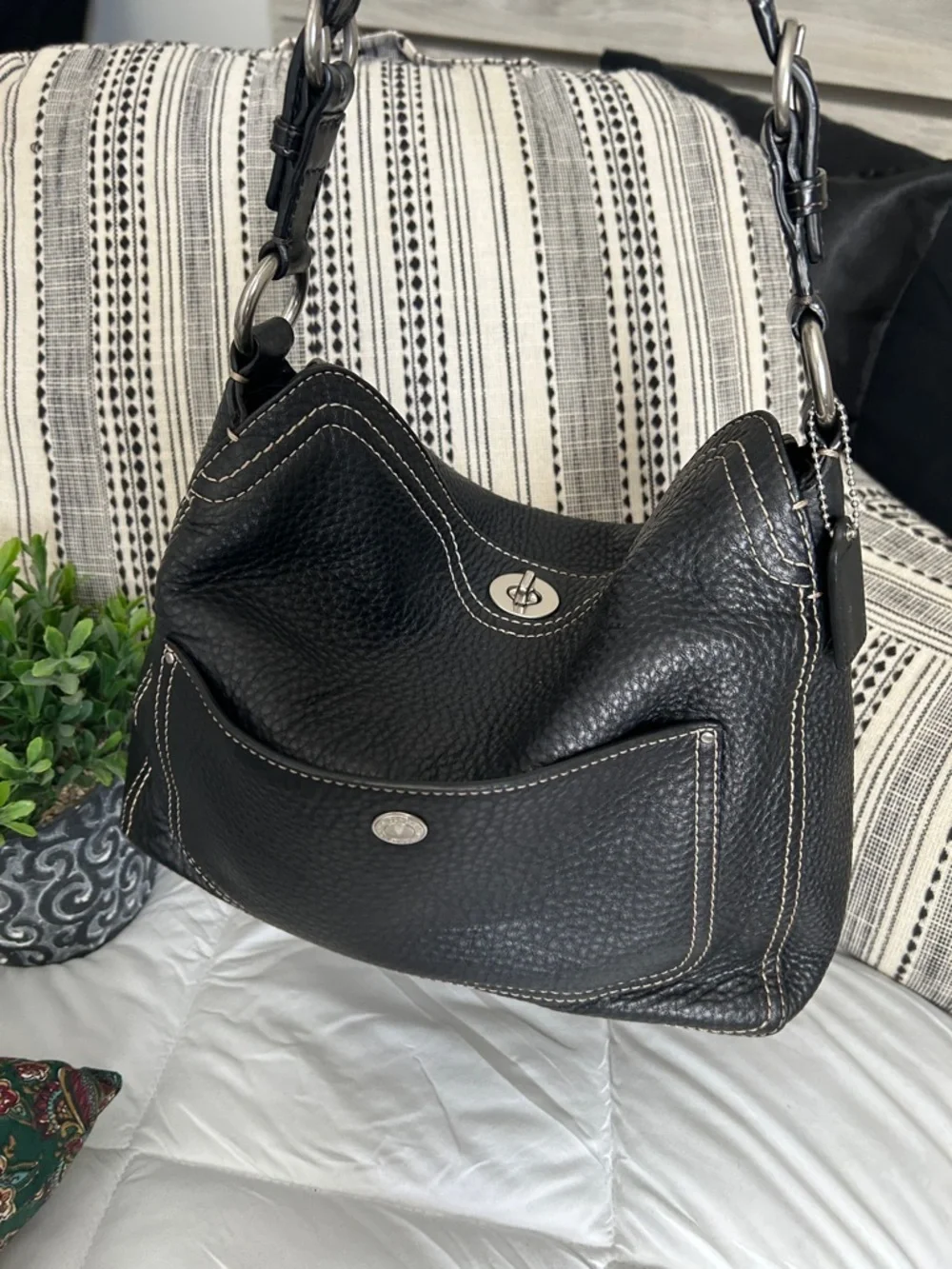 Coach Y2K Chelsea turnlock Black Leather Shoulder Bag with Contrast Stitching - Picture 14 of 14